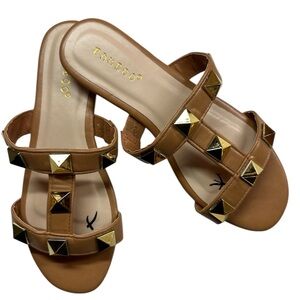 Bamboo Tan Gold Roman Stud Flat Sandals Size 5.5 EUC